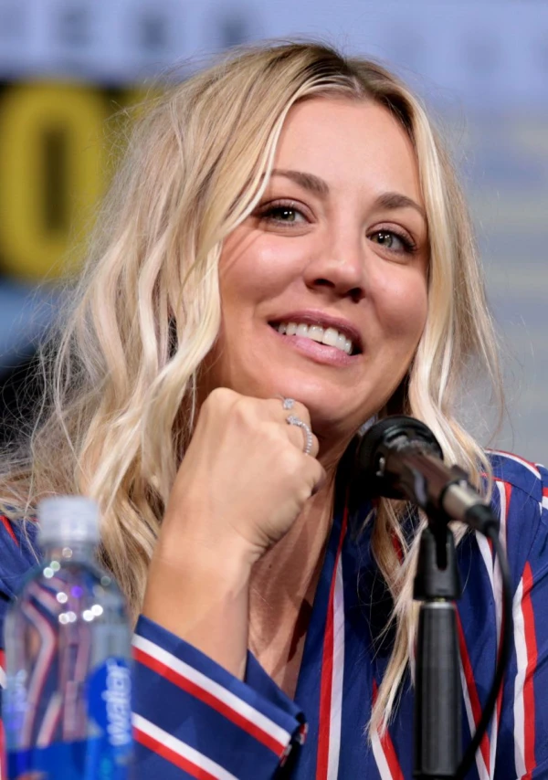 <strong>Kaley Cuoco</strong>. Afbeelding van Gage Skidmore.