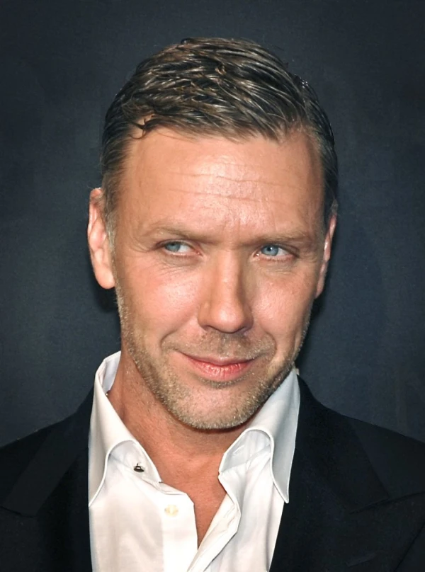 <strong>Mikael Persbrandt</strong>. Afbeelding van Frankie Fouganthin.