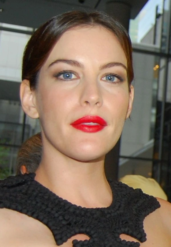 <strong>Liv Tyler</strong>. Afbeelding van 16 Miles of String.
